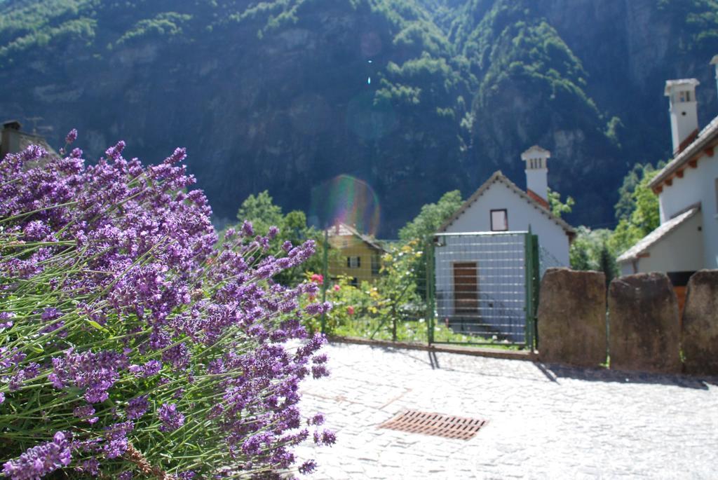 Ca' Del Borgo Hotel Cadarese Exterior photo